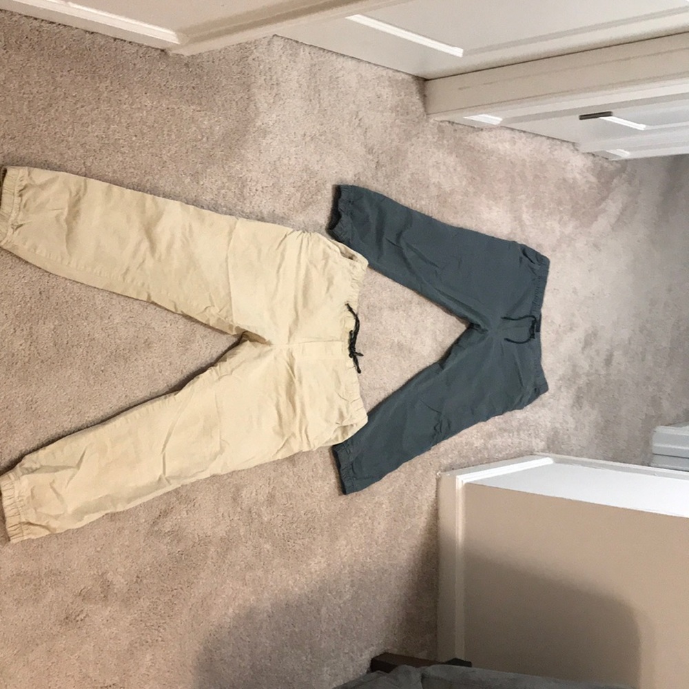 2 pairs of American Eagle joggers
